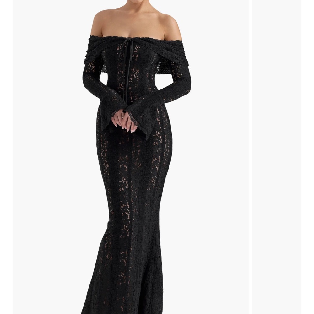 House of Cb Belle Off the Shoulder Long Sleeve
Maxi Dress small